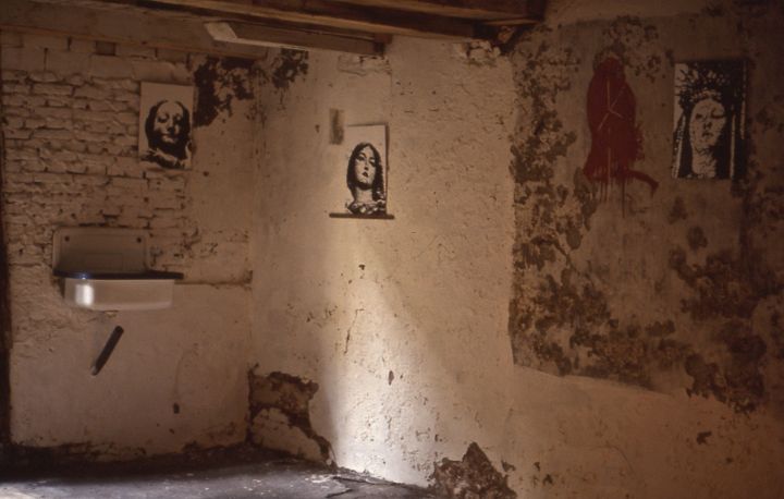 madonnas & hand basin